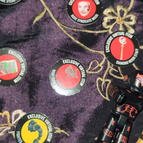 ROBLOX Jazwares LOT With 11 Codes 1 Unscratched ALL FIGURES SHOW No Separating - Picture 6 of 16